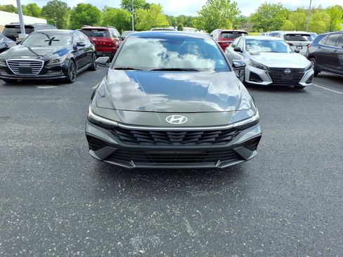 Used 2025 Hyundai Elantra Sport FWD image 2