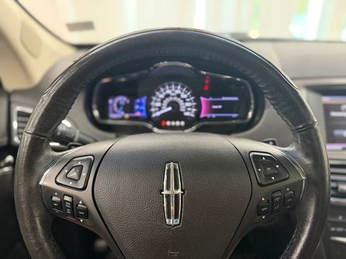 Used 2013 Lincoln MKT AWD image 27