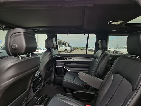 New 2026 Jeep Grand Wagoneer Limited image 18