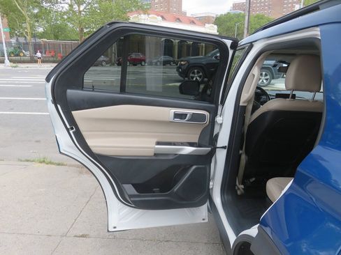 Used 2020 Ford Explorer XLT w/ Equipment Group 202A AWD/4WD image 35