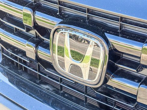 Used 2025 Honda Ridgeline Black Edition image 11