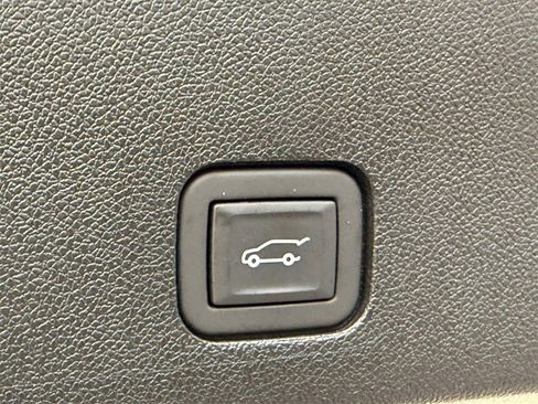 Used 2024 Cadillac XT6 Sport w/ Platinum Package image 18