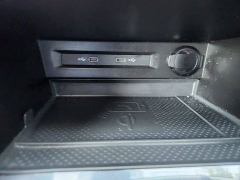 Certified 2023 Volkswagen Tiguan SE image 35