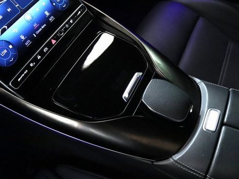 Used 2022 Mercedes-Benz SL 55 AMG 4MATIC w/ Driver Assistance Package image 33