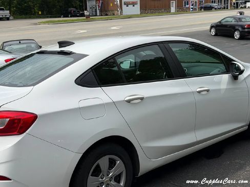 Used 2017 Chevrolet Cruze LS FWD image 38