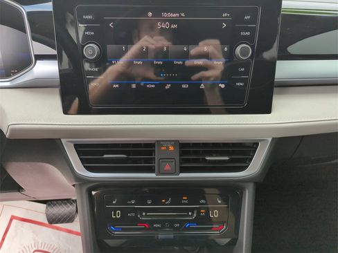 Used 2025 Volkswagen Taos SE image 34