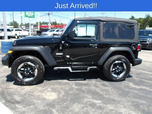 Used 2023 Jeep Wrangler Sport AWD/4WD image 4