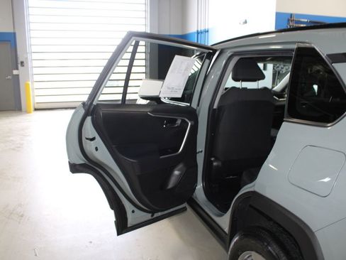 Used 2022 Toyota RAV4 XLE AWD/4WD image 15