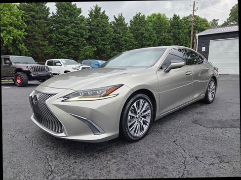 Used 2020 Lexus ES 300h w/ Premium Package FWD image 2