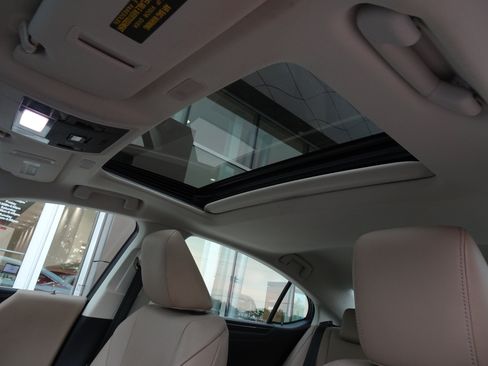 Used 2019 Lexus ES 350 w/ Premium Package FWD image 11