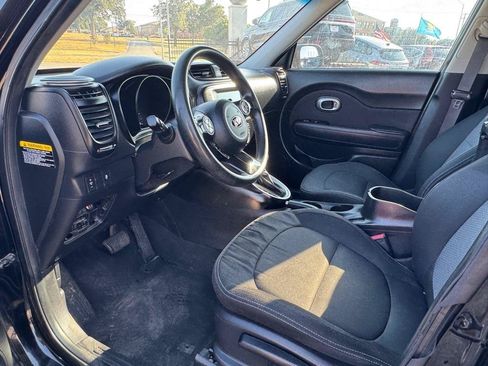 Used 2018 Kia Soul + FWD image 10