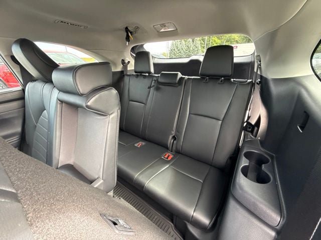 Used 2020 Toyota Highlander XLE AWD/4WD image 18