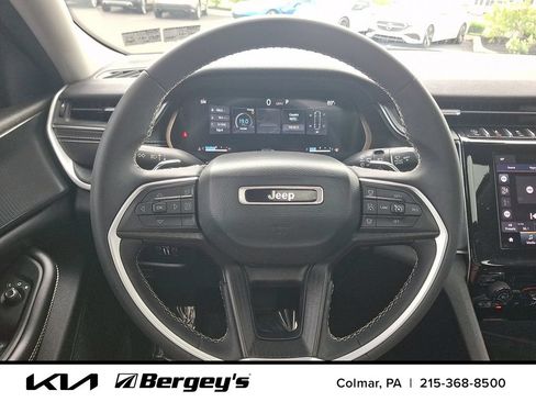 Used 2023 Jeep Grand Cherokee L Laredo AWD/4WD image 23