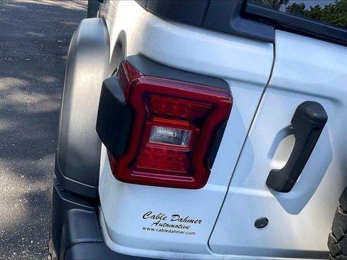 Used 2018 Jeep Wrangler Unlimited Sport S AWD/4WD image 27