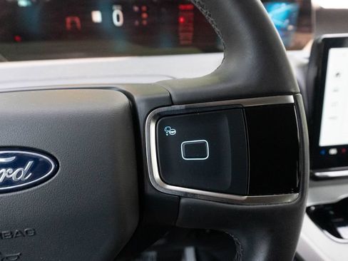 Used 2025 Ford Expedition Active RWD image 29
