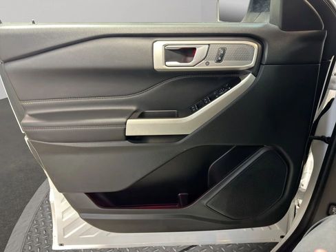 Used 2023 Ford Explorer Limited image 15