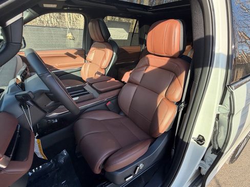 New 2026 Lincoln Navigator Reserve image 26