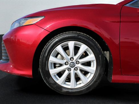 Used 2019 Toyota Camry L image 8