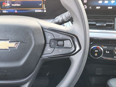 Used 2025 Chevrolet Trax LT FWD image 29