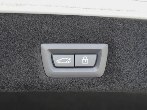 Used 2021 BMW 740i w/ Premium Package RWD image 36