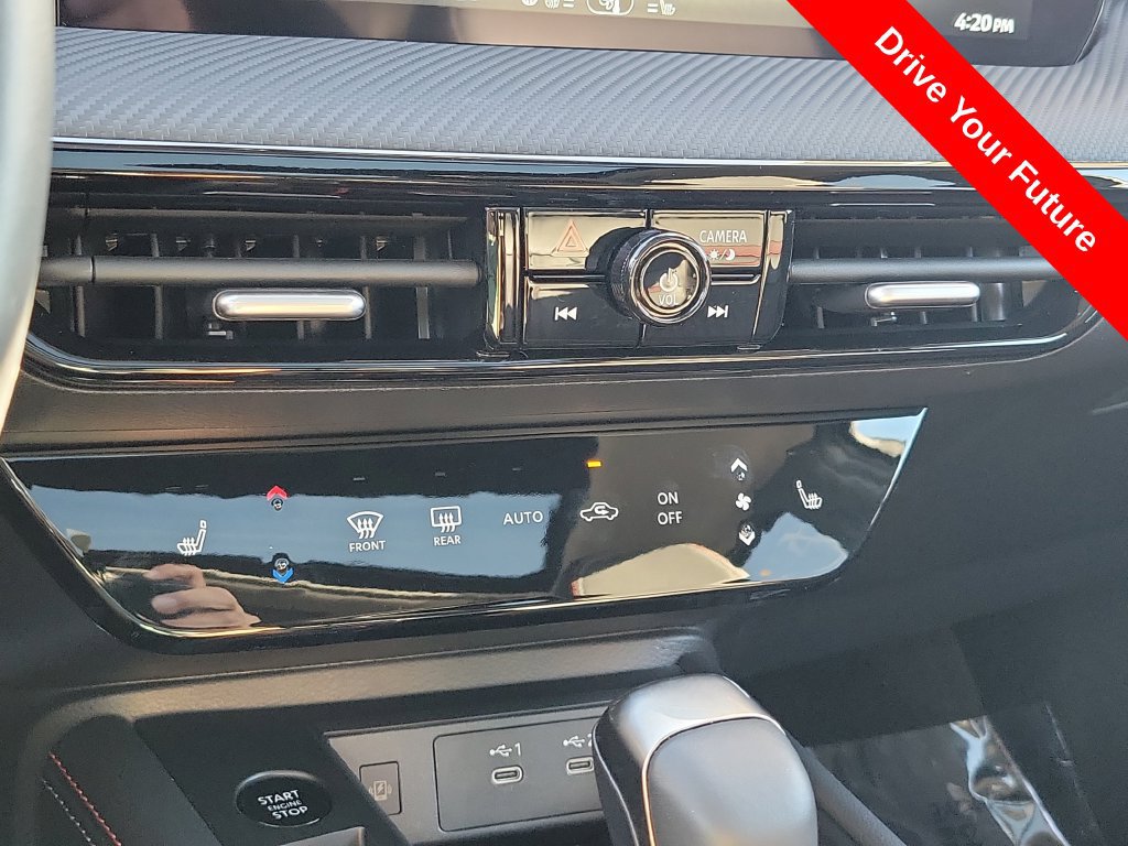 Used 2026 Nissan Kicks SR w/ SR Premium Package FWD image 12