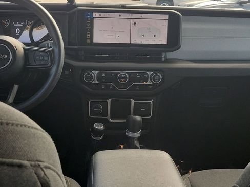 Used 2024 Jeep Gladiator Sport image 21