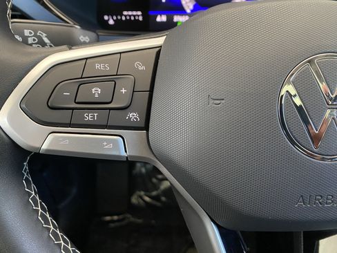 Certified 2023 Volkswagen Taos SE w/ Panoramic Sunroof Package FWD image 6