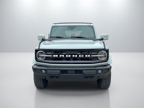Used 2023 Ford Bronco Outer Banks image 2