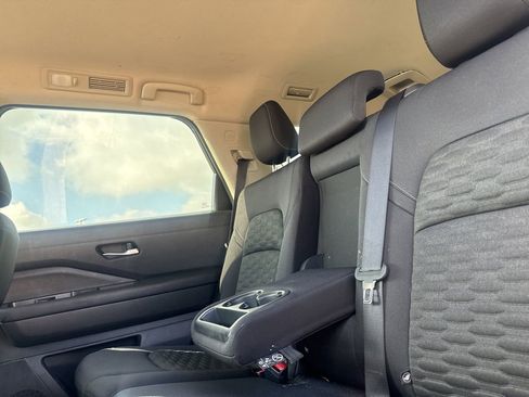 Used 2022 Nissan Pathfinder SV FWD image 38