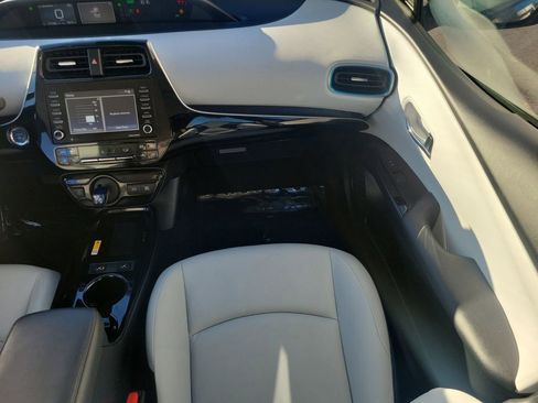 Used 2021 Toyota Prius XLE image 17