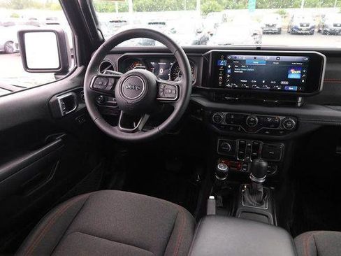 Used 2025 Jeep Wrangler Unlimited Rubicon AWD/4WD image 23