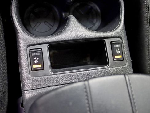 Used 2018 Nissan Rogue SV image 19