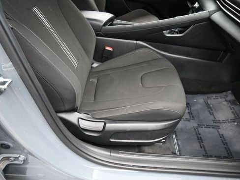 Used 2022 Hyundai Elantra SEL w/ Convenience + Premium Package image 39