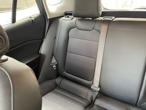 Used 2025 Chevrolet Trax LT w/ LT Convenience Package image 37