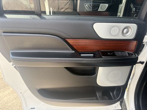 Used 2021 Lincoln Navigator L Reserve AWD/4WD image 16