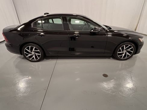 Used 2019 Volvo S60 T5 Momentum w/ Premium Package image 5