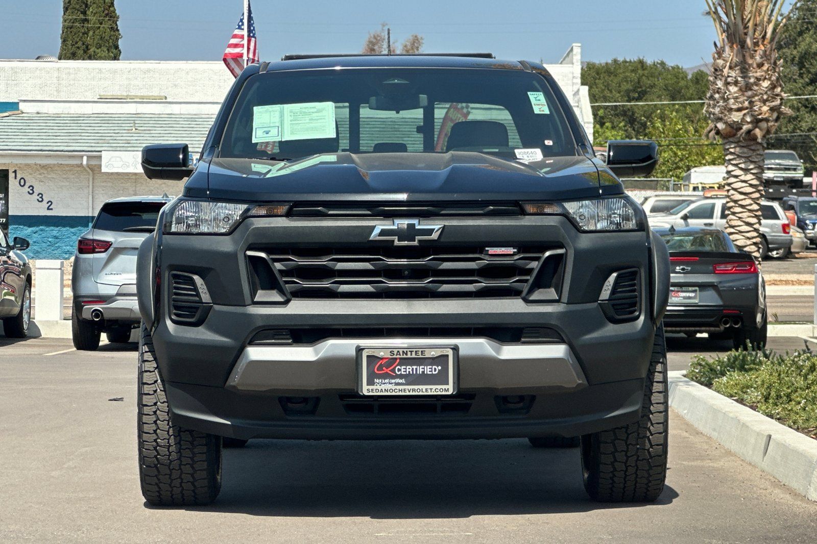 Used 2025 Chevrolet Colorado Trail Boss w/ Midnight Edition AWD/4WD image 9