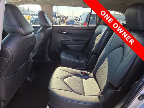 Certified 2024 Toyota Highlander XLE image 11
