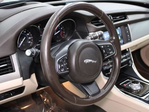 Used 2016 Jaguar XF Prestige image 14