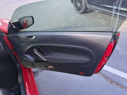 Used 2018 Volkswagen Beetle S image 17