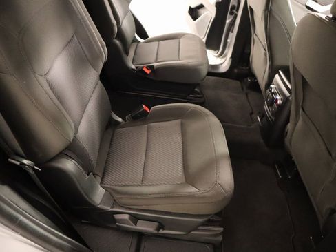 Used 2022 Ford Explorer XLT image 15