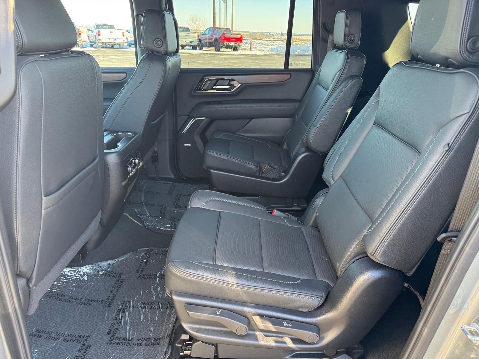 Used 2025 GMC Yukon XL Denali AWD/4WD image 6