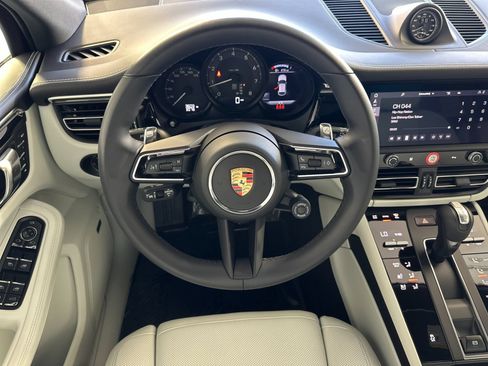 Certified 2025 Porsche Macan AWD/4WD image 16
