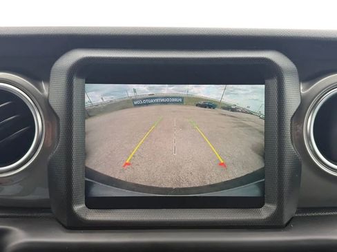Used 2023 Jeep Wrangler Unlimited Sahara AWD/4WD image 9