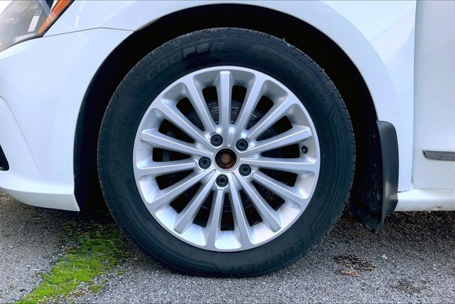 Used 2017 Volkswagen Passat 1.8T SE FWD image 8