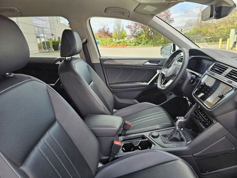 Used 2022 Volkswagen Tiguan SE AWD/4WD image 11
