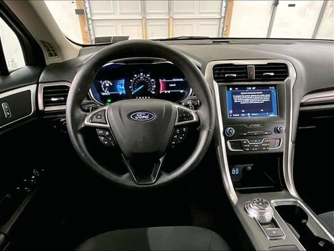 Used 2019 Ford Fusion SE FWD image 5
