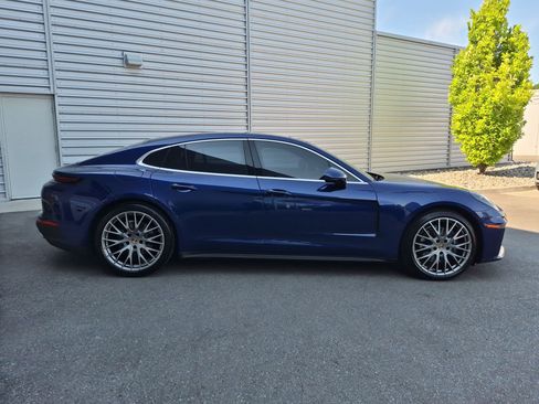 Used 2024 Porsche Panamera image 2