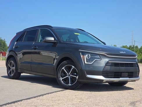 Used 2023 Kia Niro EX FWD image 2