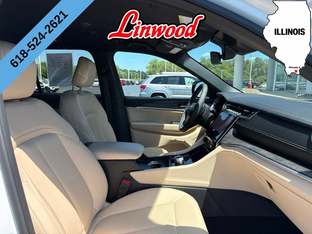 Used 2025 Jeep Grand Cherokee Limited AWD/4WD image 9